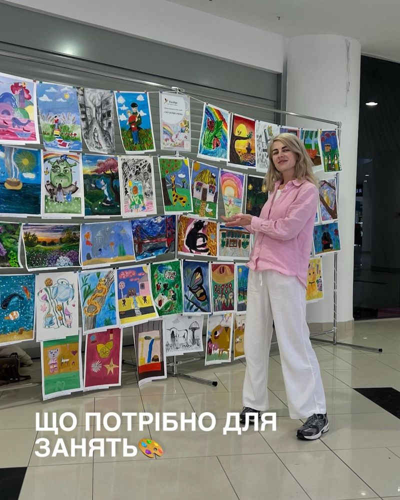 Для першого заняття не потрібно нічого купувати або приносити.